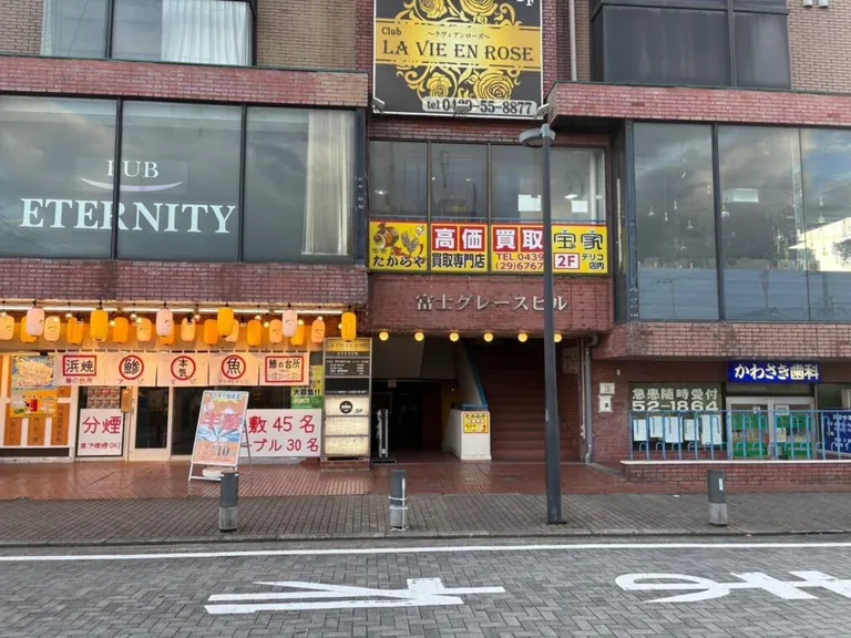 君津　ラヴィアンローズの店内