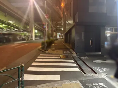 ハチカイへの道順 13／14：二つ目の路地も超えて直進します。
