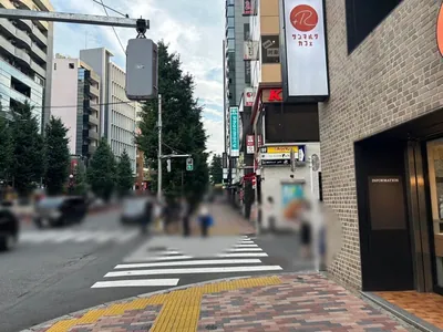 ビロードへの道順 6／10：右手の二つ目の路地を右折します。