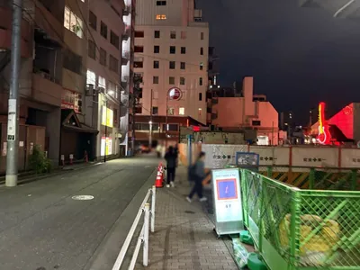 エリゼへの道順 7／8：一つ目の右手路地を右折します。