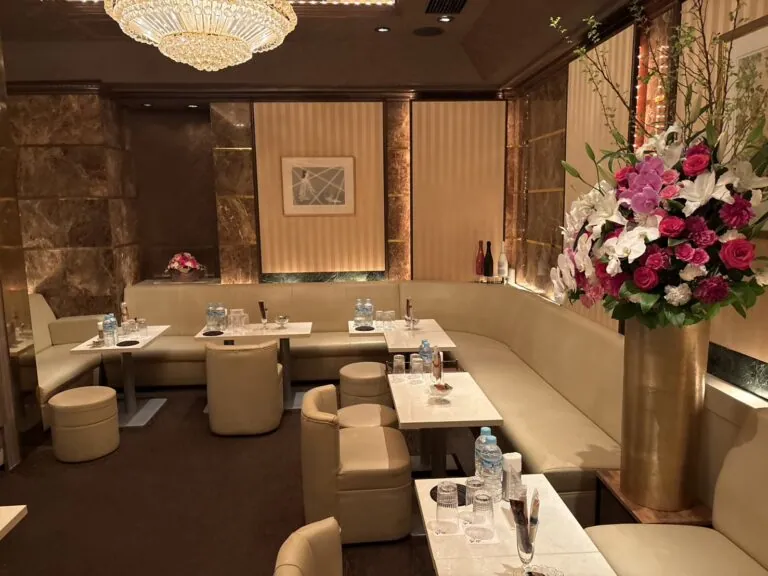 香山（カヤマ）の店内