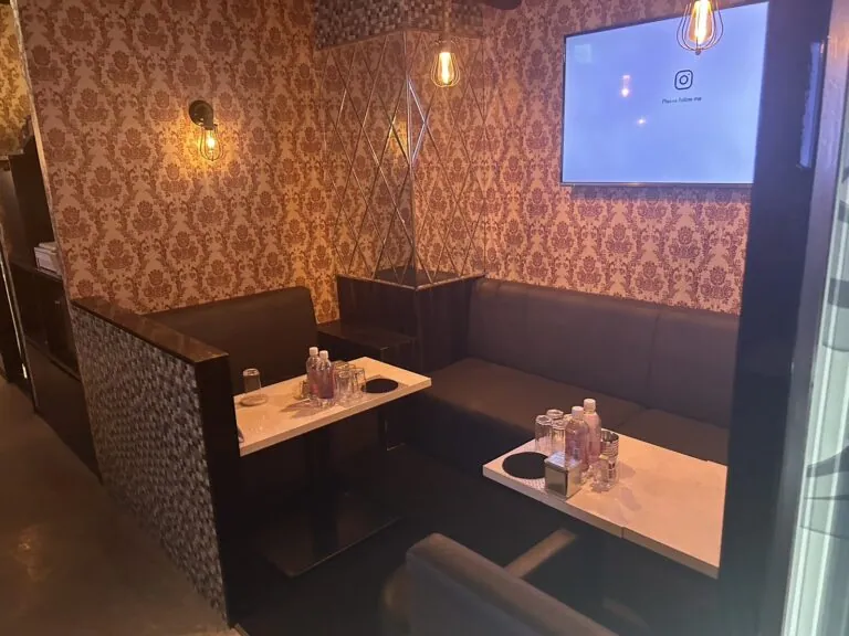 レッドの店内