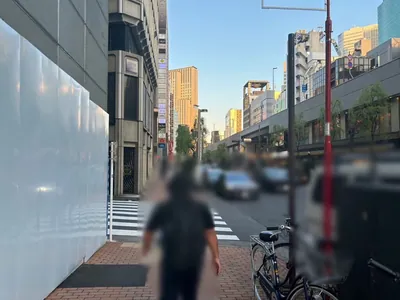 櫻子 （さくらこ）への道順 5／9：左手路地を超えて直進します。