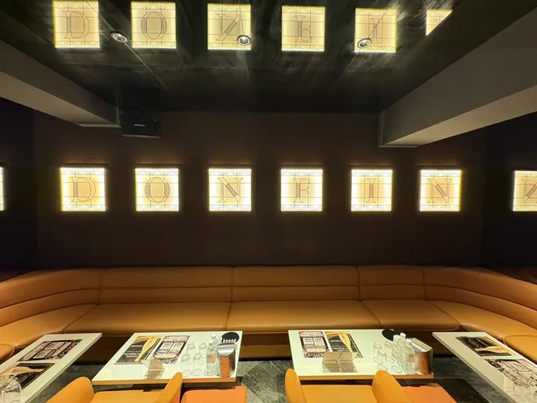 ドンフィンの店内