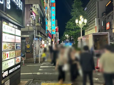 オレンジテラスへの道順 7／10：左手の二つ目の路地も越えます。