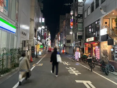 グランクラスへの道順 6／6：左折後、右手に池袋グランクラスが入る「TYⅡビル」があります。