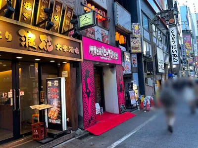 サキュバニートウキョウ （サキュ×バニーTOKYO）への道順 8／8：直進後、少し進むと左手に歌舞伎町サキュバニートウキョウが入る「第10NKビル」があります。