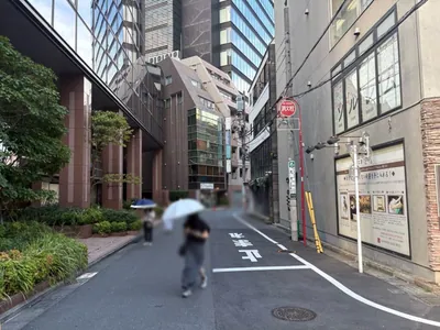 38℃ (サンジュウハチド)への道順 9／11：直進します。