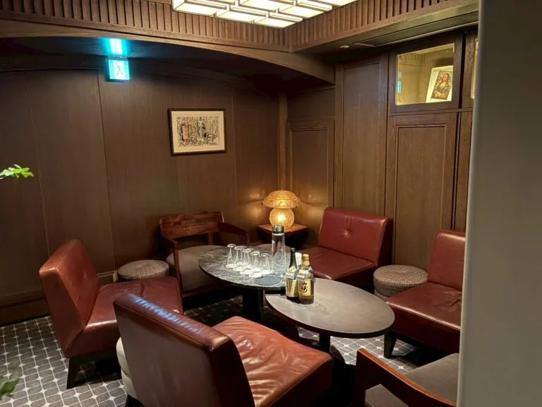 予詩 （ヨシ）の店内