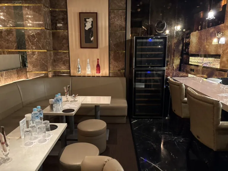 香山（カヤマ）の店内