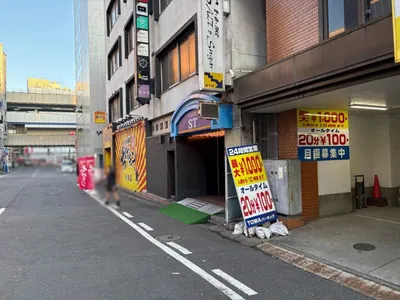 スザクへの道順 16／16：少し進むと右手に千葉スザクが入る「富士見STビル」があります。