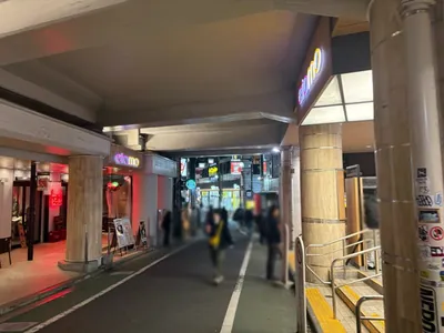 自由が丘　わたりだこへの道順 2／8：駅を背にして右手に進みます。