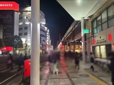 吉祥寺　ビーへの道順 2／5：正面に横断歩道が出てくるので正面に渡ります。