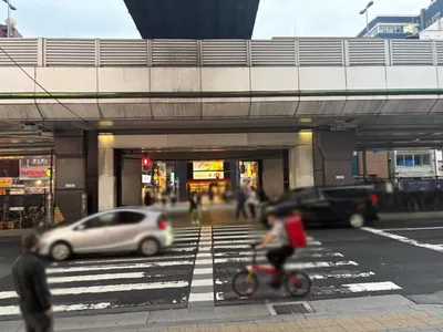 秋葉原　あんりみてっどへの道順 3／7：正面の横断歩道を渡ります。