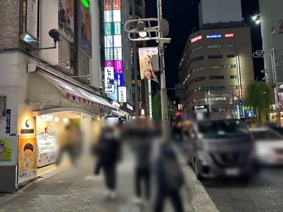 ジュリアへの道順 4／5：渡ったら右折します。