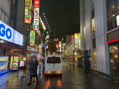 サロンへの道順 5／13：Y字路を右手へ進みます。
