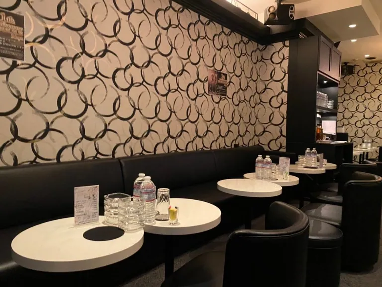 ロイヤルカフェの店内