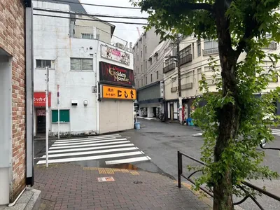 ネオキューブへの道順 11／12：十字路もこえて直進を続けます。
