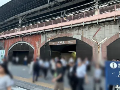 烏森 ワイナリーへの道順 1／4：各線「新橋駅」烏森口を出ます。