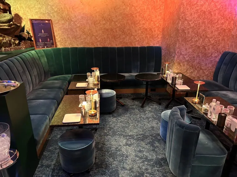 ポセイドンの店内