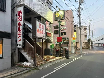 五井　ソワレへの道順 4／4：すぐ左手に五井ソワレが入る「DONビル」があります。