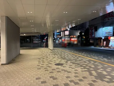 ステージへの道順 2／12：駅を背に右手方向に直進します。