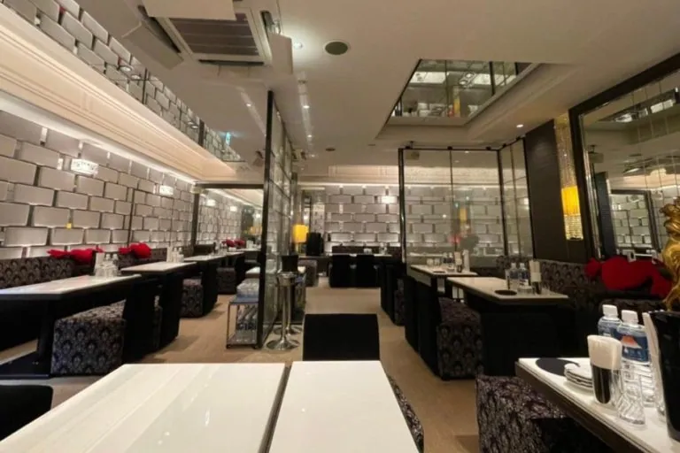 シラスの店内
