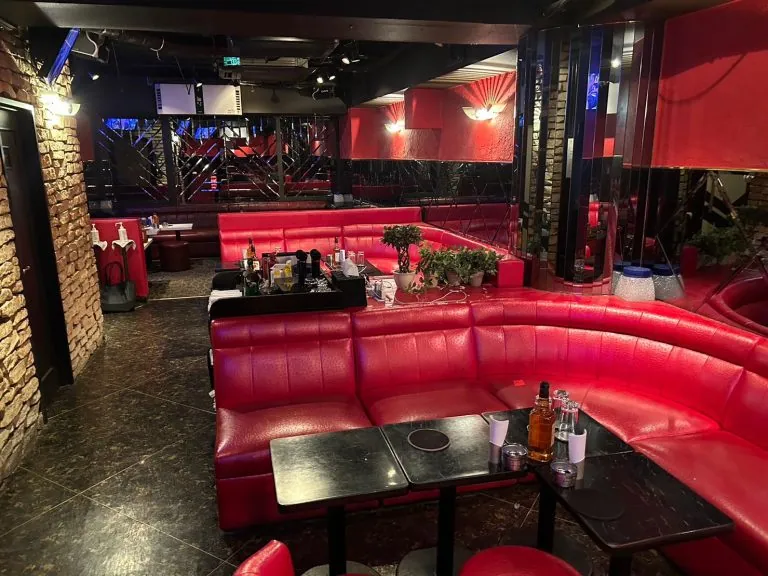 アルドーレの店内