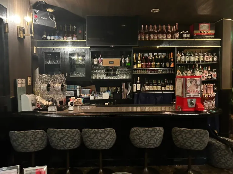和花 （ワカ）の店内
