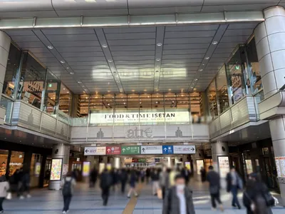 品川　マーキーズへの道順 1／6：品川駅港南口(東口)を出ます。