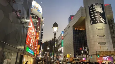 ロイヤルカフェへの道順 3／5：109を右手にそのまま道玄坂を上ります。