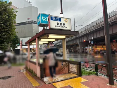 ファントムへの道順 1／10：銀座線「新橋駅」5番出口を出ます。