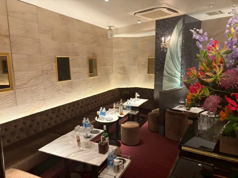 綾瀬 （あやせ）の店内