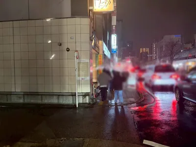サロンへの道順 9／13：二つ目の左手路地を越えて直進します。