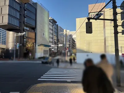 粋sui. （スイ）への道順 4／11：二つ目の横断歩道も渡ります。