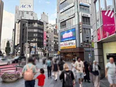 パルファンラウンジへの道順 3／7：右手一つ目の路地を右折します。