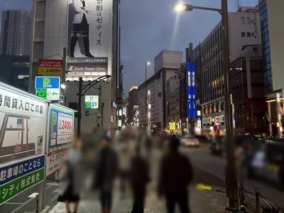 ララァへの道順 5／8：一つ目の路地を越えて直進をします。