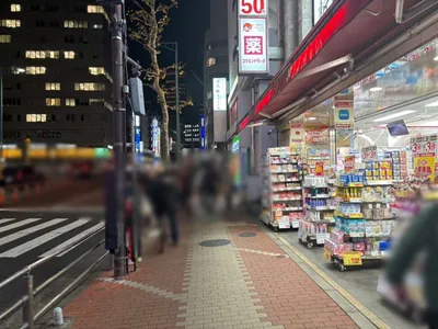 スパイスへの道順 5／9：左手一つ目の横断歩道を渡ります。