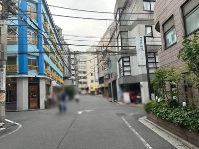 ラヴィアスへの道順 10／11：二つ目の十字路も越えます。