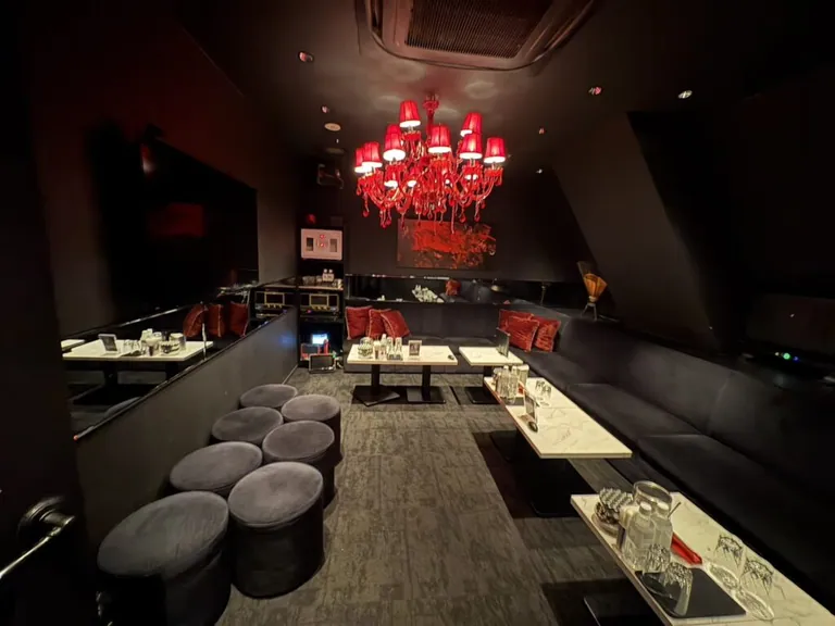 小岩　エンペラーズラウンジ （Emperor’s Lounge）の店内