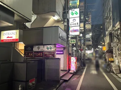 雫 （シズク）への道順 4／4：左手の2件目に池袋雫の入る「本州ビル」があります。