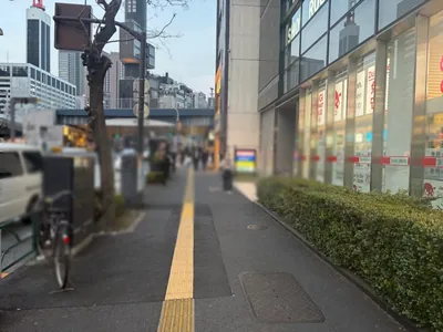 七凪 （ナギ）への道順 2／10：道路を左手に直進します。