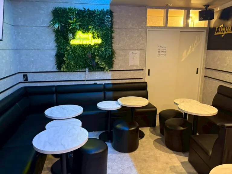 リビアンの店内