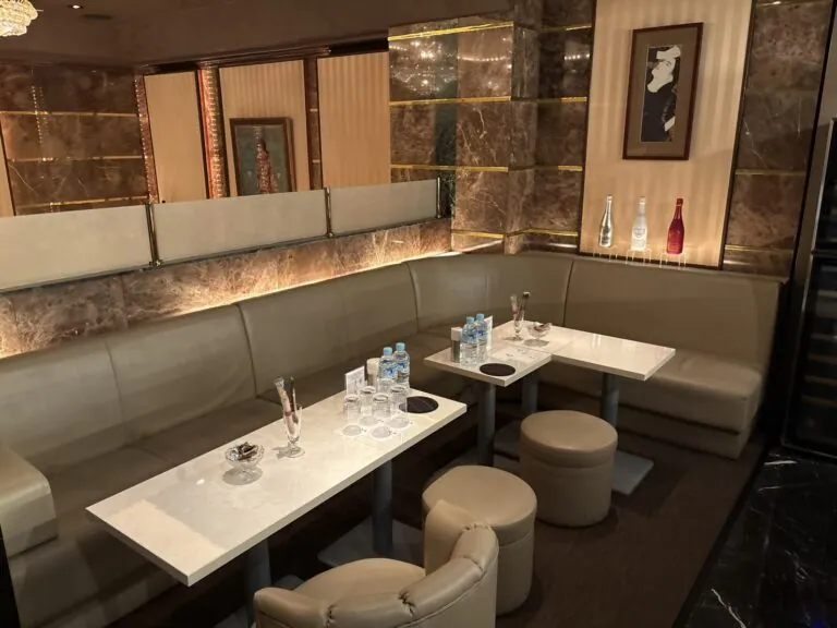 香山（カヤマ）の店内