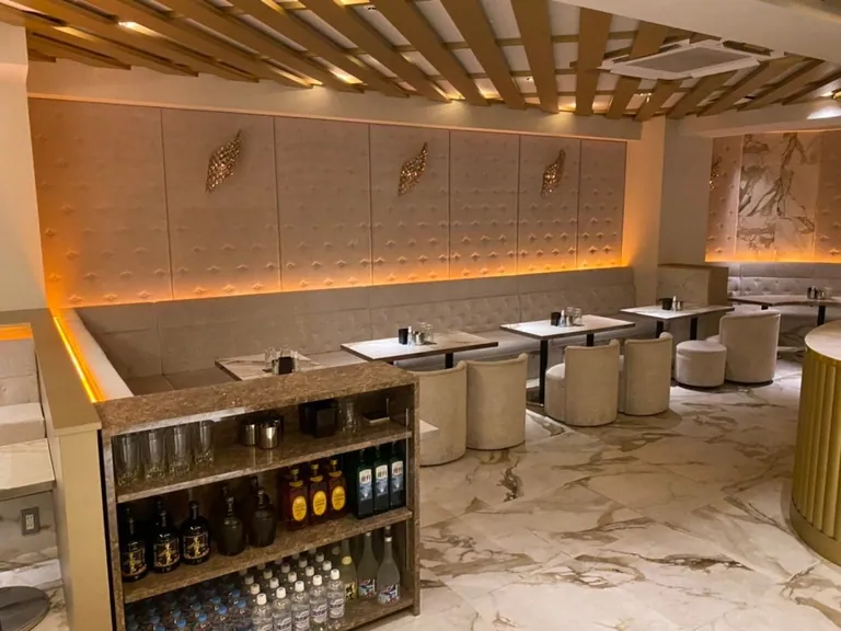 ミラーコールの店内