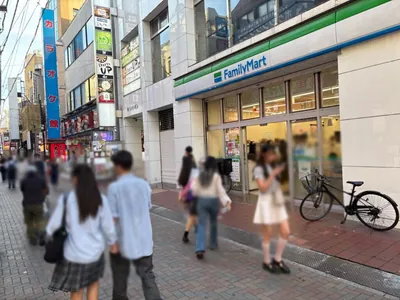 ゴールドへの道順 5／5：少し進むと右手に大宮ゴールドの入る「タウンビル」があります。