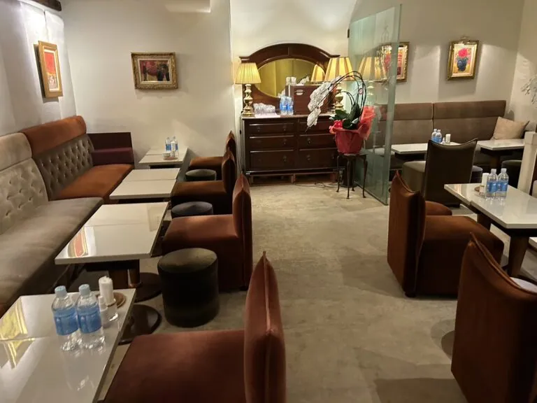 帝 （ミカド）の店内