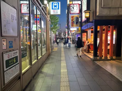 コエダへの道順 2／5：出口を左手に直進します。
