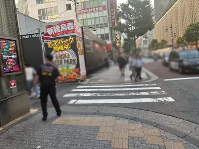 カラットへの道順 3／5：一つ目の路地を越えて直進します。
