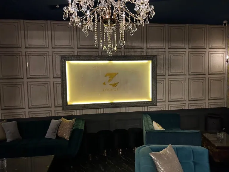 ゼットラウンジの店内